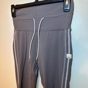 Vuori daily legging small grey